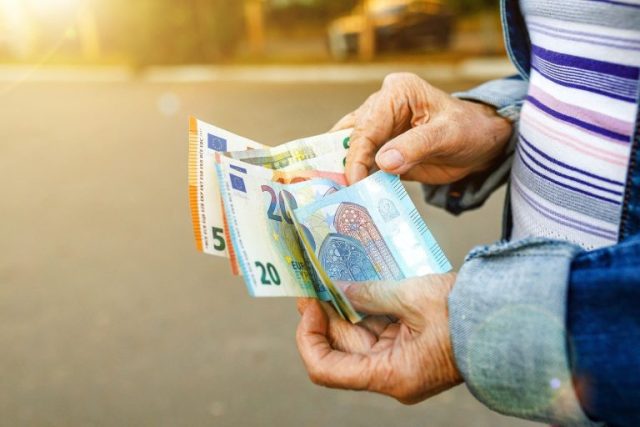 Nieuwe toeslag van 525 euro voor gepensioneerden vanaf 2026 goedgekeurd: voorwaarden en hoe deze aan te vragen