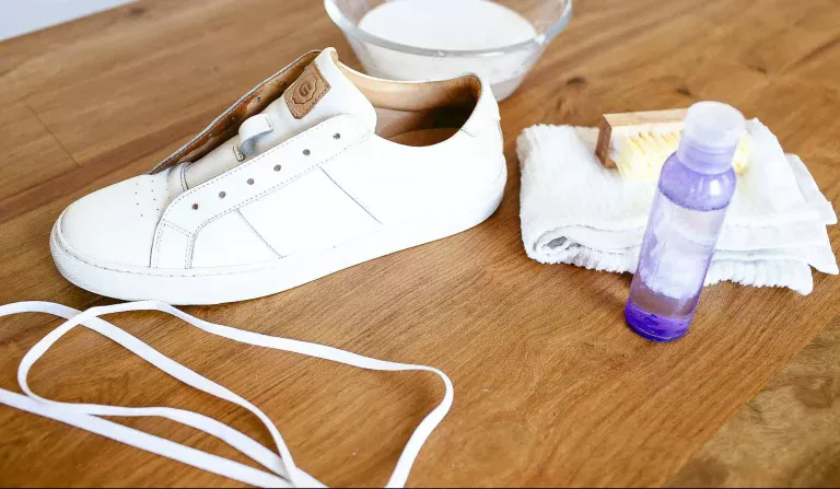 De truc om je witte sneakers schoon te maken zonder ze te beschadigen: herbruikbaar en geschikt voor alle soorten schoenen